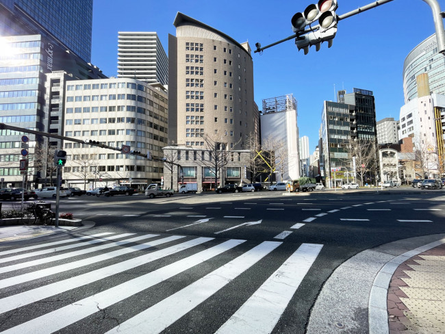 幸田ビル前面の通り