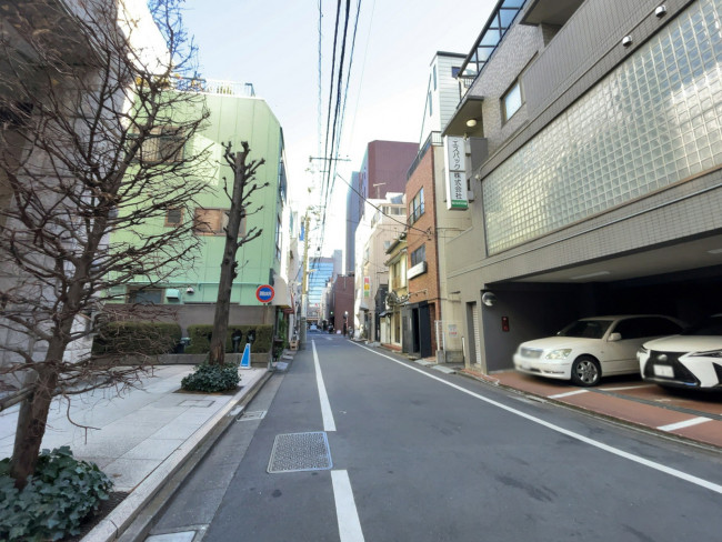 京阪亀戸ビル前面の通り