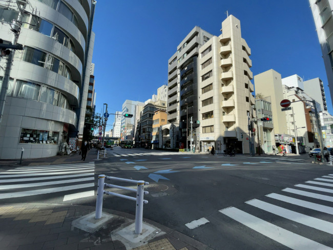 御徒町台東ビル前面の通り