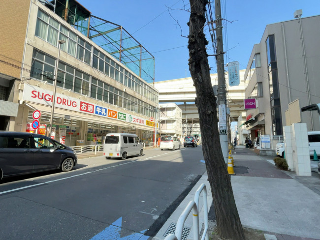 Tokyo Monnaka Village前面の通り