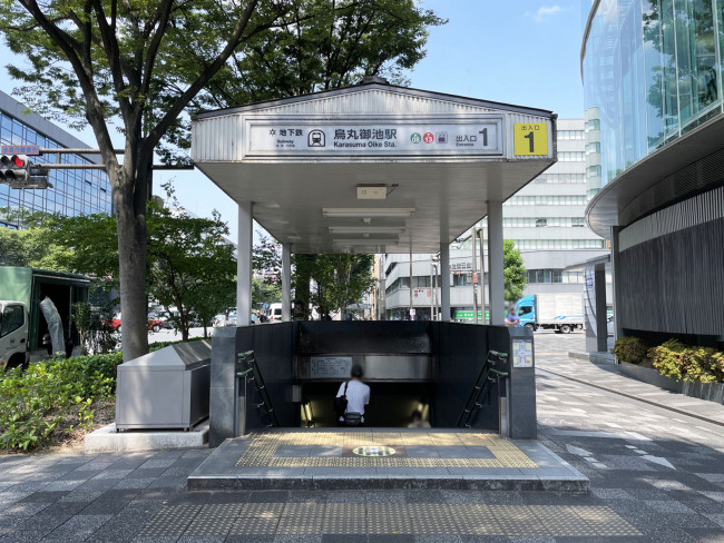 最寄りの「烏丸御池駅」