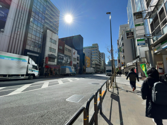 ノアーズアーク御茶ノ水前面の通り