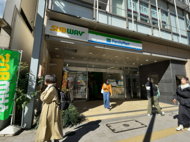徒歩1分のファミリーマート 御茶ノ水駅前店