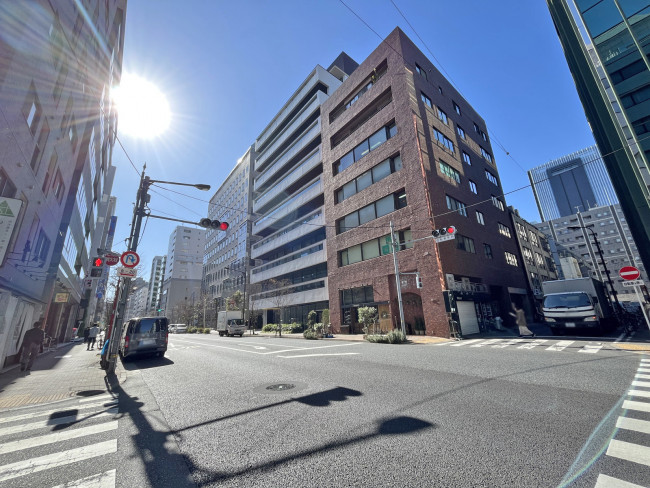 八丁堀共同ビル前面の平成通り