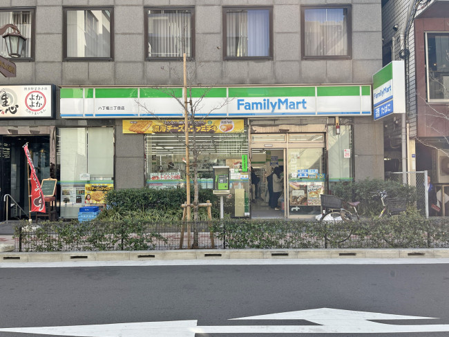 隣のファミリーマート八丁堀二丁目店