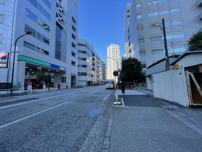 いちご芝公園ビル前面の通り