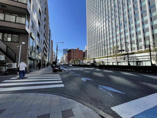 三田国際ビル前面の通り
