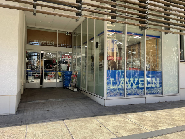 徒歩2分のローソンH港パーク芝浦店