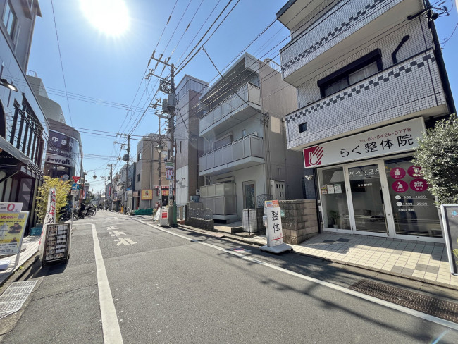 小泉ビル前面通り