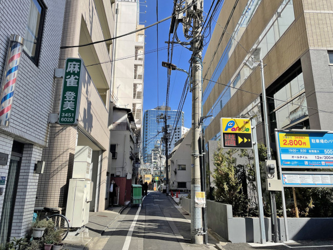 田町イーストサイドビル前面の通り