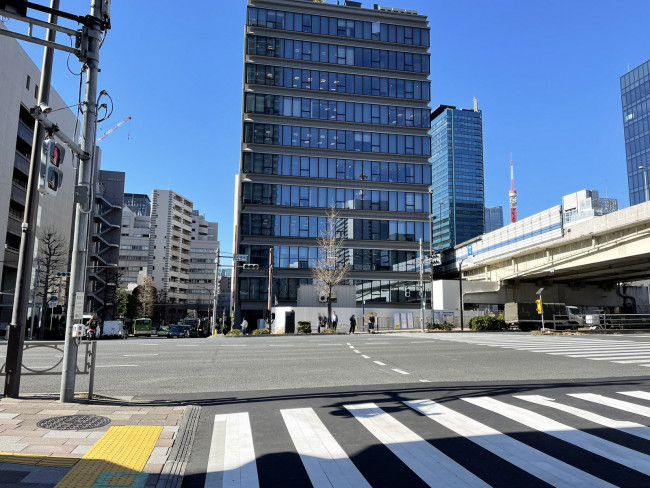 トイヤビル前面の通り