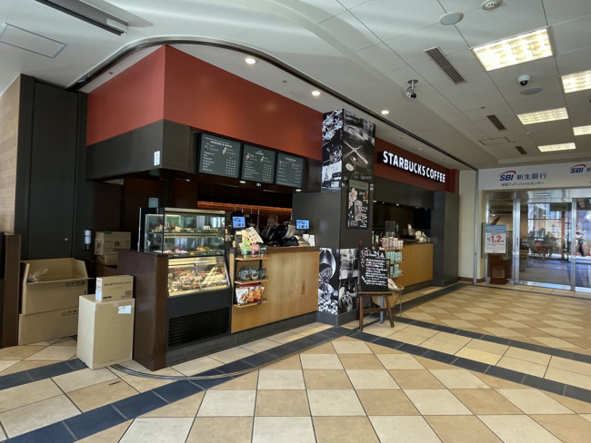 徒歩1分のスターバックスコーヒー 新宿エルタワー店