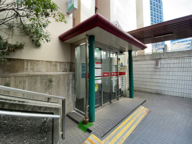 徒歩2分の海事ビル内郵便局