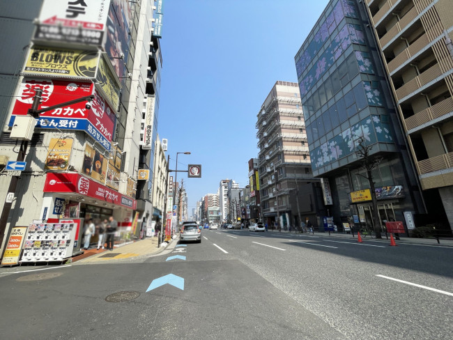 三共日本橋ビル前面の通り