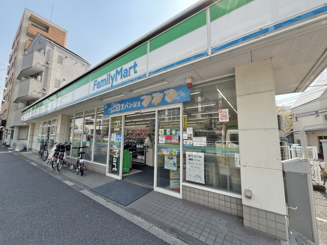 徒歩1分のファミリーマート高田三丁目店