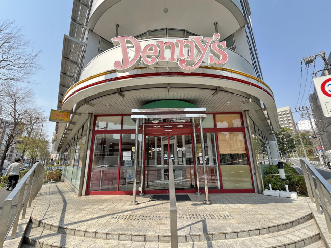 徒歩3分のデニーズ高田馬場店