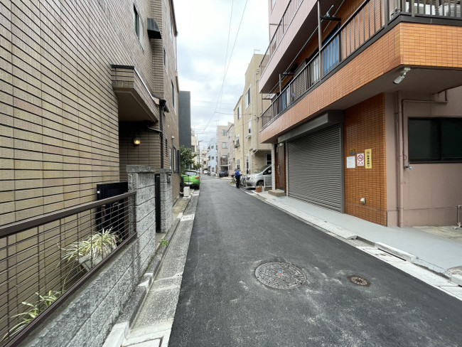 金岡マンション前面の通り