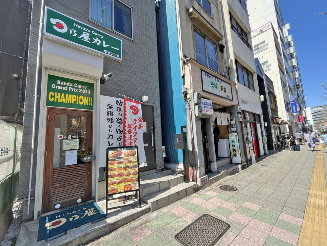 付近には飲食店が充実
