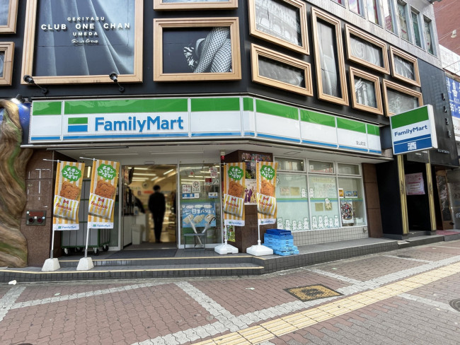 至近のファミリーマート 堂山町店