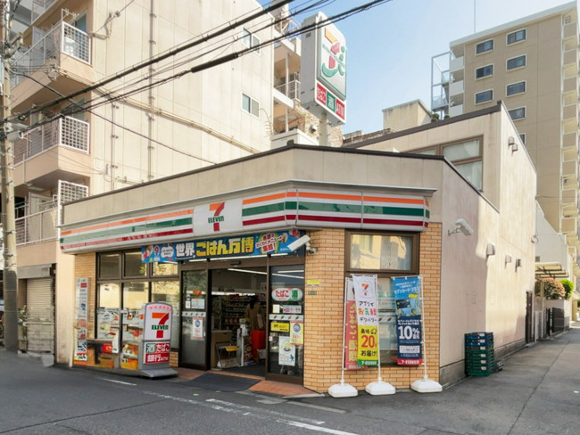 並びにあるセブン-イレブン 大阪中崎西店