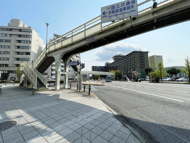 YMビル前面の通り