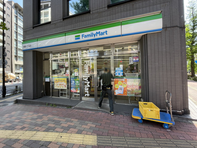 徒歩2分のファミリーマート 湯島1丁目店