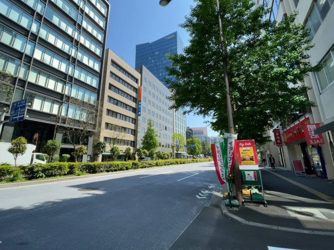 ONARIMON YUSEN BLDG.前面の通り