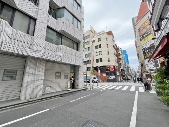 いちご南池袋ビル前面通り