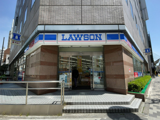近くのローソン 新宿御苑中央店