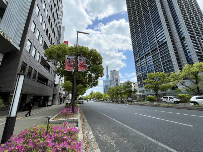 カサベラFR2ビル前面の通り