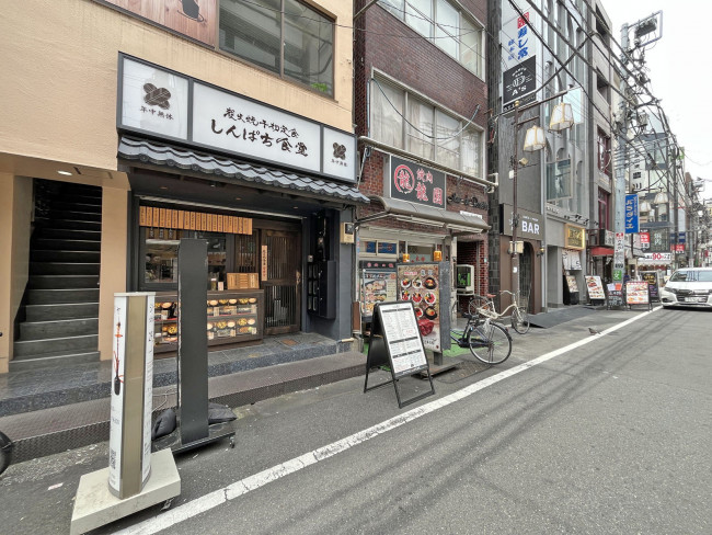 付近には飲食店が充実