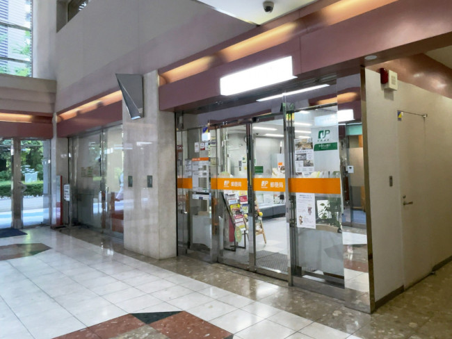 徒歩3分の新宿アイタウン郵便局