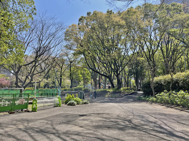 付近の新宿中央公園