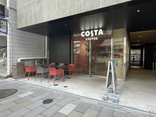 周辺には飲食店が点在