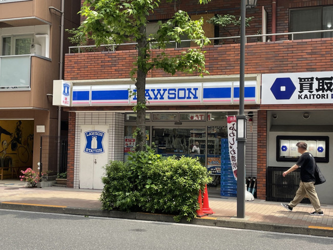 近くのローソン Ｈ新宿御苑北店