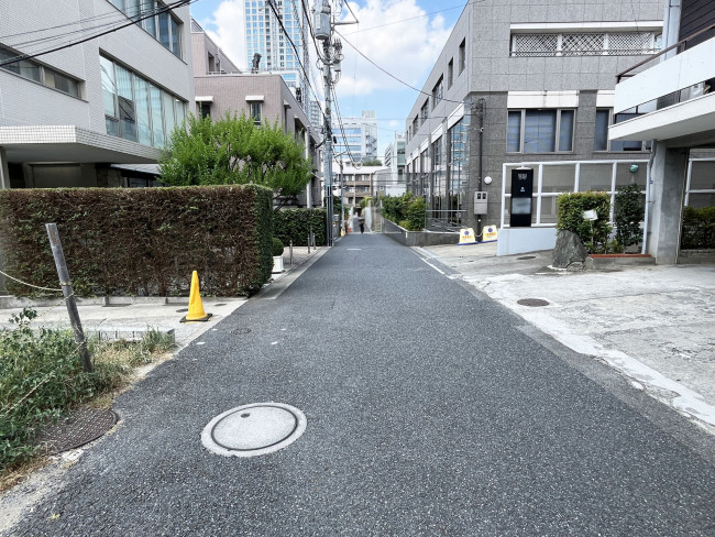 南青山オークビル前面の通り