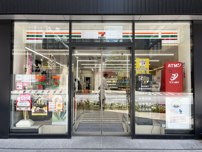 斜め向かいのセブン-イレブン 京橋駅前店