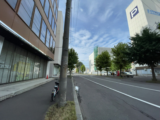 ベルックス北5ビルB館前面の通り