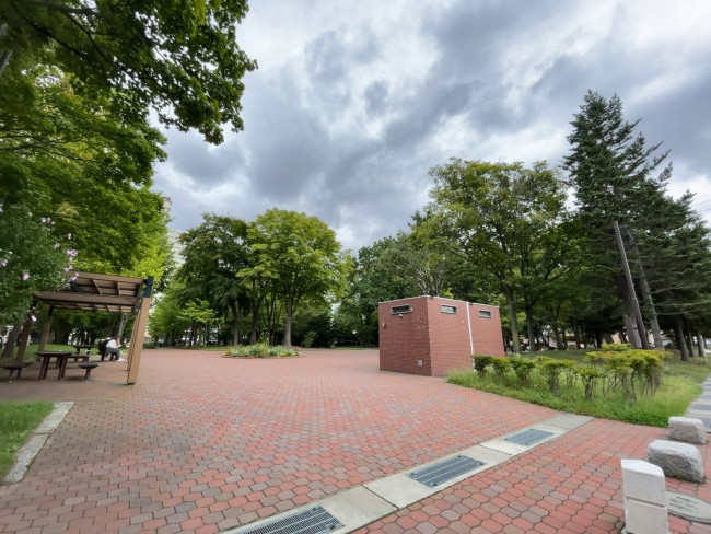 隣の永山記念公園
