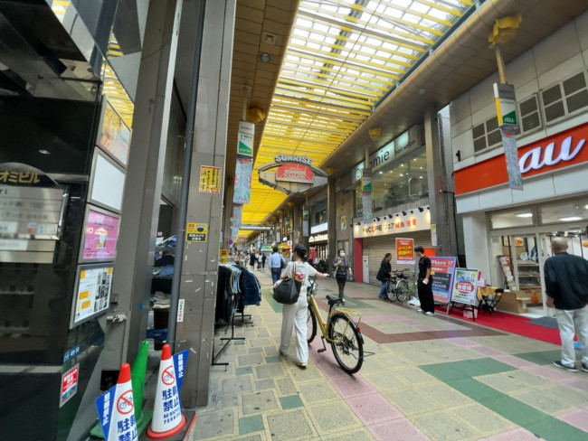 ナヲミビル前面の通り