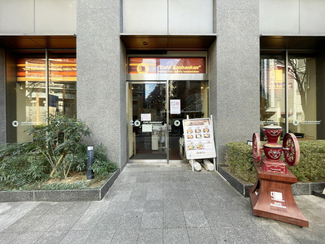 徒歩3分のカフェ三番館なんば店