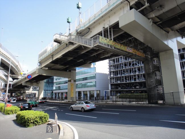 首都高が近くを通る立地