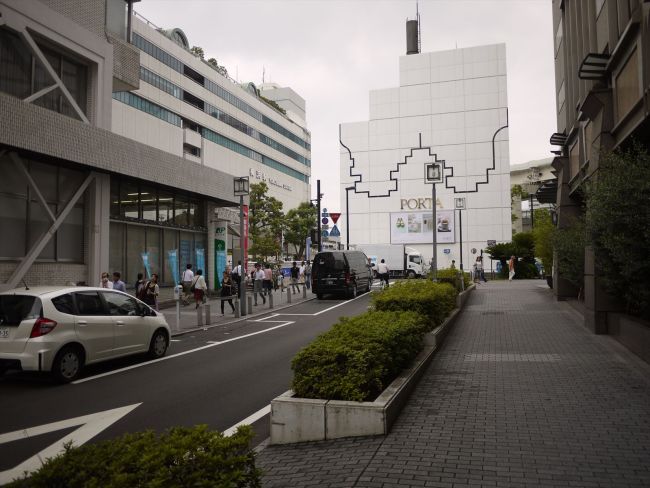 物件前の通り、横浜駅方面