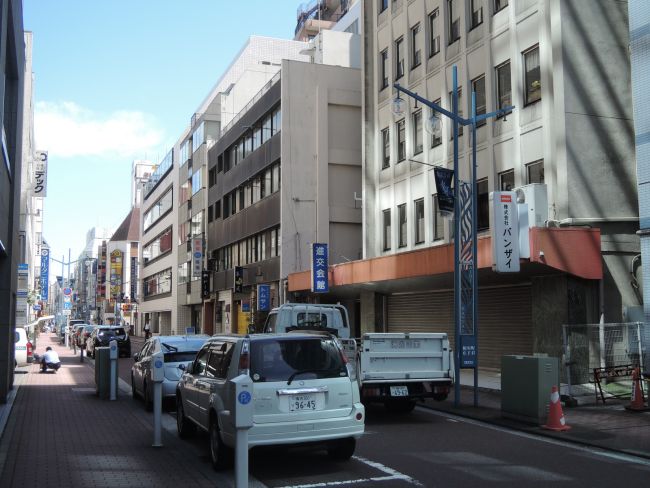 進交会館前面の通り