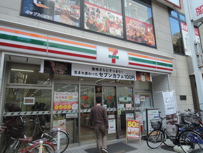 隣りのセブンイレブン 江坂エスコタウン店
