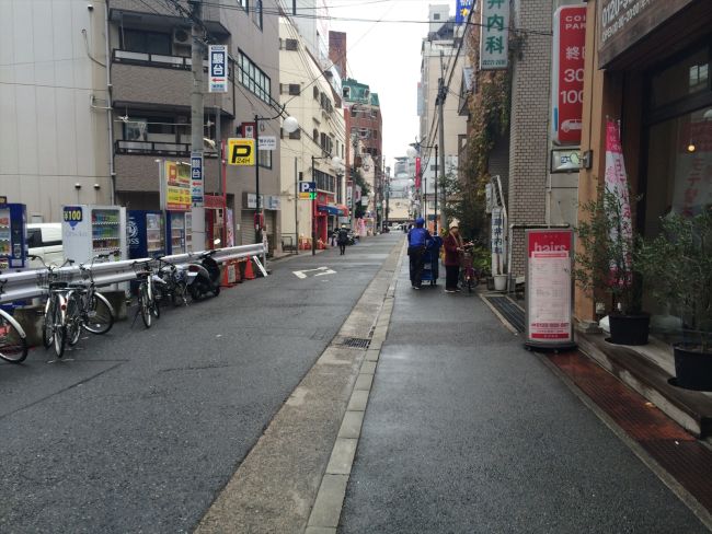 飲食店が並ぶオフィス周辺環境