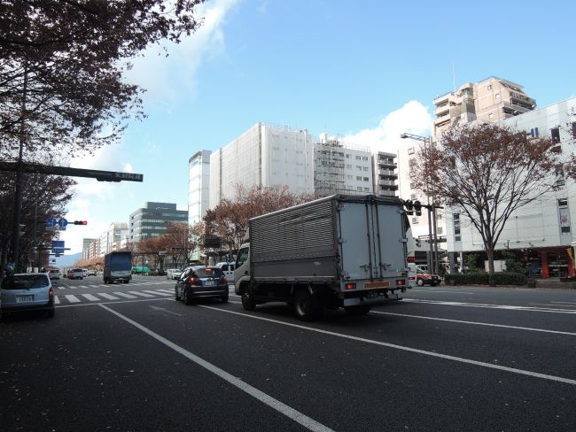 御池通沿い、烏丸御池駅近くの好立地