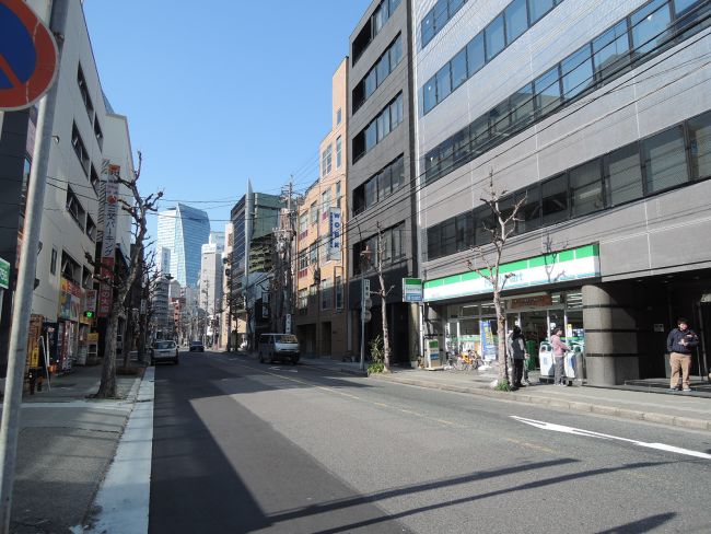 名駅桜ビル前面の通り