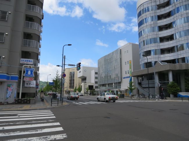 コンビニ・飲食店有り