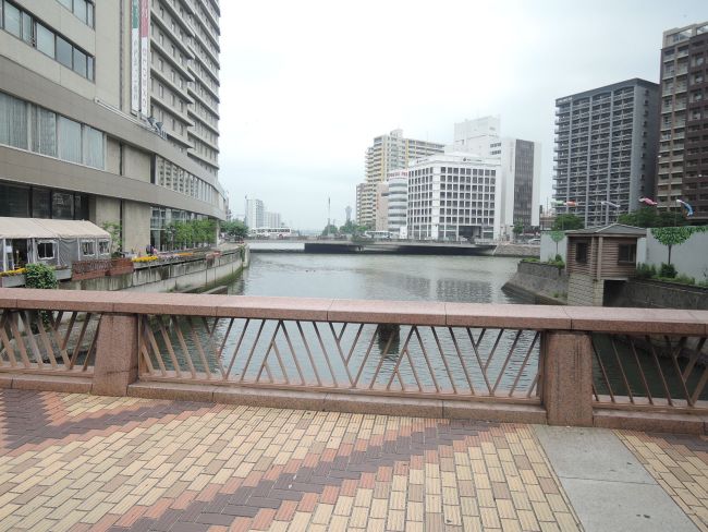 福岡大同生命ビル近くにある天神橋